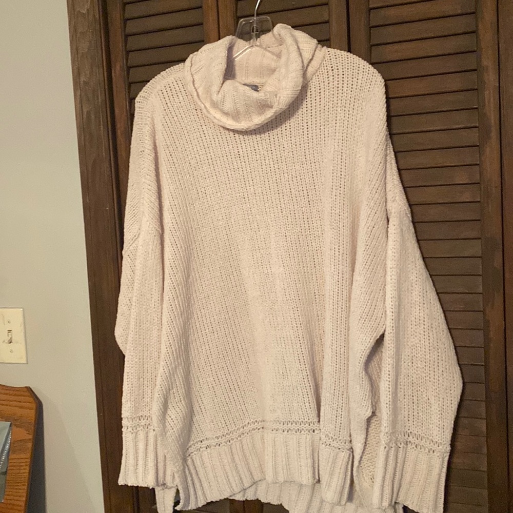 Aerie Cream colored turtleneck sweater